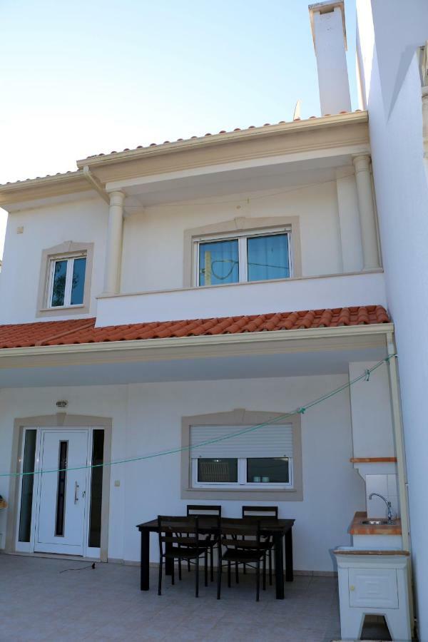Alice'S House Villa Nazare Bagian luar foto